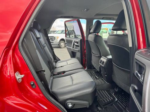 Used 2014 Toyota 4Runner SR5 Premium image 34