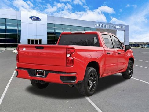 Used 2024 Chevrolet Silverado 1500 Custom image 4