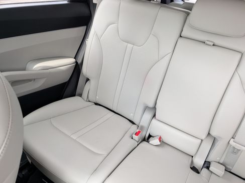 Certified 2023 Kia Sorento S w/ Panoramic Sunroof Package AWD/4WD image 12