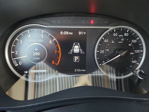 New 2025 Nissan Versa SR w/ Trunk Package image 18