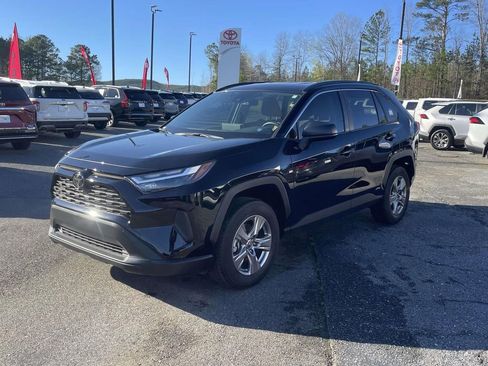 Used 2025 Toyota RAV4 LE image 5