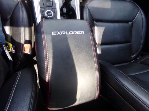 Used 2020 Ford Explorer XLT w/ Equipment Group 202A AWD/4WD image 20