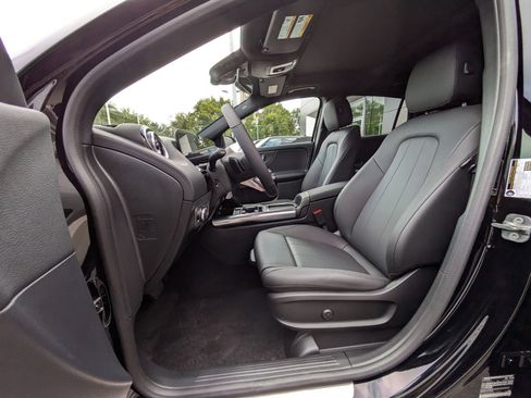 New 2025 Mercedes-Benz GLA 250 4MATIC image 17