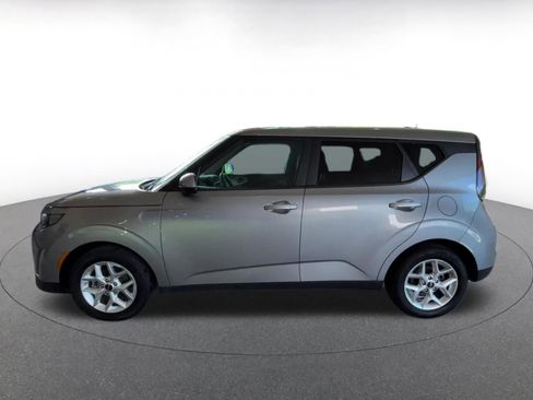 Used 2025 Kia Soul LX w/ LX Technology Package FWD image 8