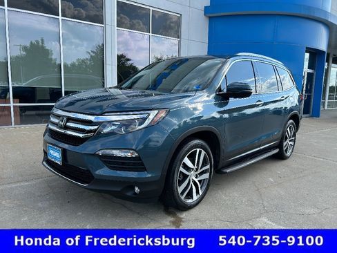 Used 2017 Honda Pilot Touring image 2