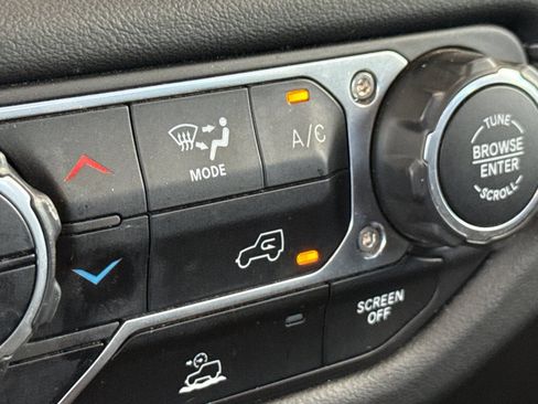 Used 2024 Jeep Wrangler Unlimited Rubicon 4xe AWD/4WD image 30