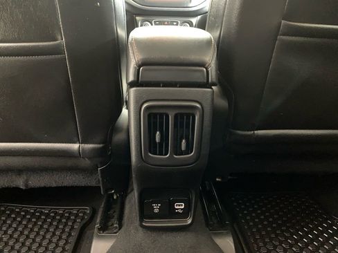 Used 2019 Jeep Compass Latitude w/ Cold Weather Group AWD/4WD image 24