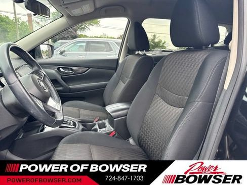 Used 2018 Nissan Rogue SV AWD/4WD image 2