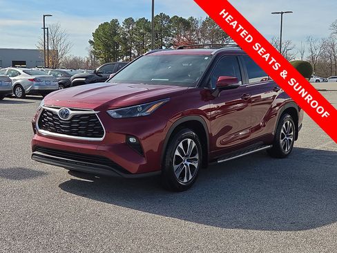 Used 2024 Toyota Highlander XLE image 2