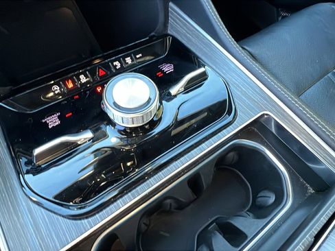 Used 2024 Jeep Wagoneer Series III image 32