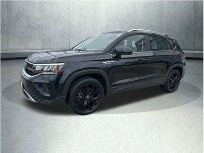 Used 2023 Volkswagen Taos SE w/ Panoramic Sunroof Package