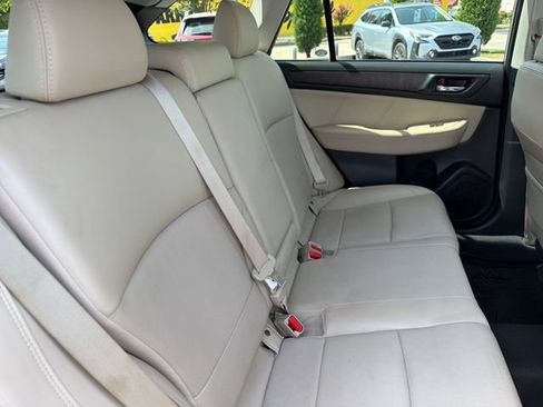 Used 2019 Subaru Outback 2.5i Limited AWD/4WD image 28