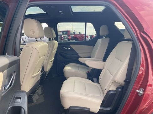 Used 2022 Chevrolet Traverse LT w/ LT Premium Package image 23