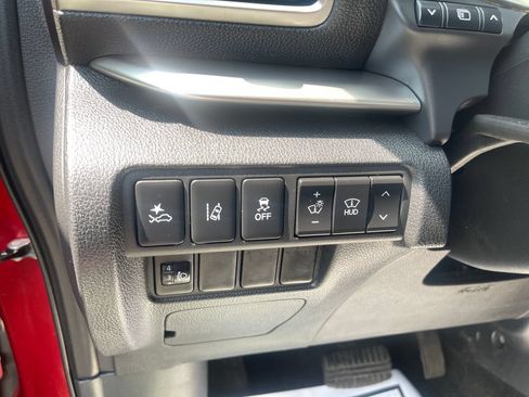 Used 2018 Mitsubishi Eclipse Cross SEL AWD/4WD image 36