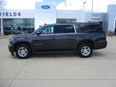 Used 2016 Chevrolet Suburban LT RWD image 2