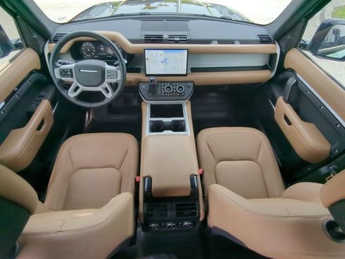 Used 2025 Land Rover Defender 110 X-Dynamic SE AWD/4WD image 16