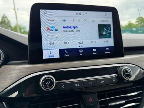 Used 2020 Ford Escape Titanium FWD image 19
