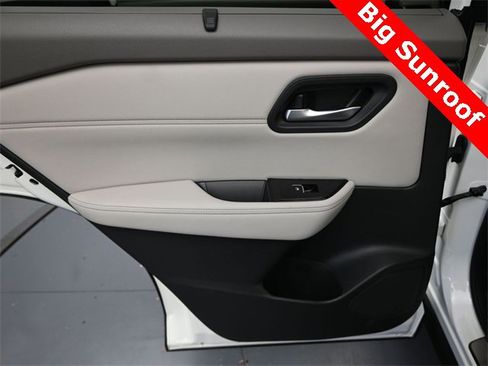 Used 2023 Nissan Rogue SL w/ SL Premium Package image 25