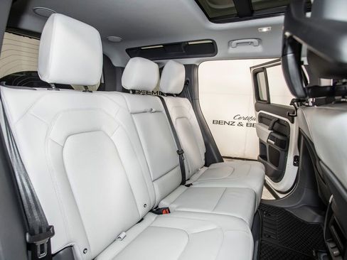 Used 2026 Land Rover Defender 110 X-Dynamic SE AWD/4WD image 17
