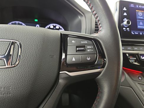 Used 2025 Honda Odyssey Sport-L image 17