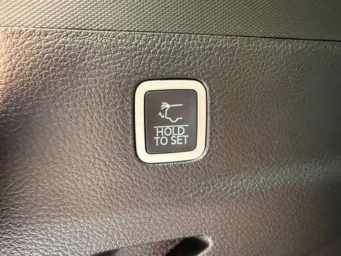 New 2025 Jeep Wagoneer L Series II w/ Premium Group I image 23