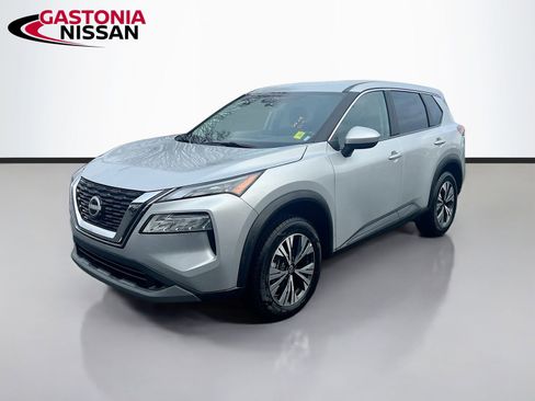 Used 2023 Nissan Rogue SV image 3