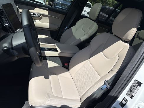 Used 2026 Volvo XC90 B6 Plus w/ Protection Package Premier AWD/4WD image 18