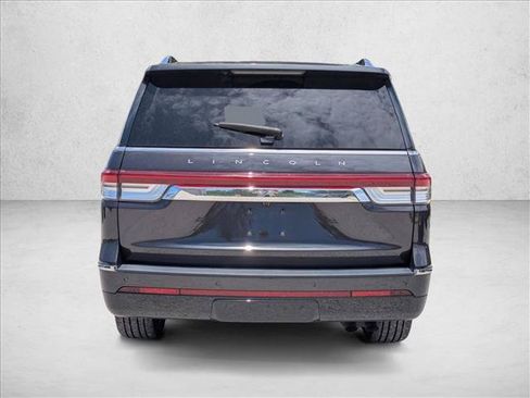 Used 2024 Lincoln Navigator Reserve AWD/4WD image 4