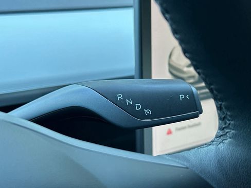 Used 2021 Tesla Model Y Long Range image 24