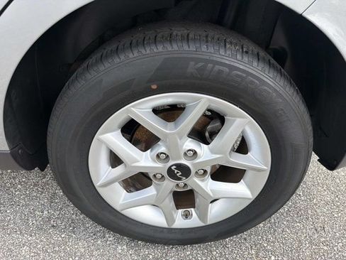 Used 2025 Kia Soul LX w/ LX Technology Package FWD image 29