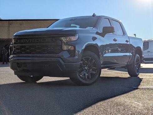 Used 2024 Chevrolet Silverado 1500 Custom image 4