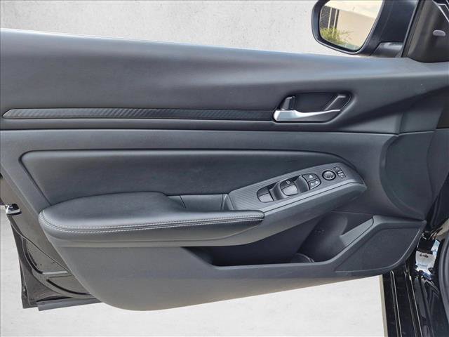 Used 2025 Nissan Altima 2.5 SV FWD image 10