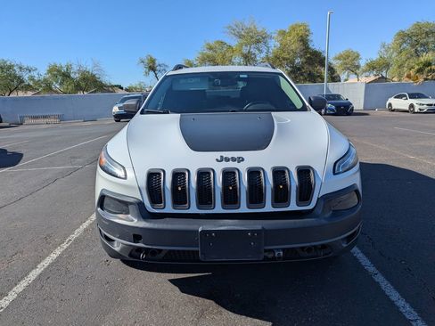 Used 2015 Jeep Cherokee Trailhawk w/ Comfort/Convenience Group AWD/4WD image 3