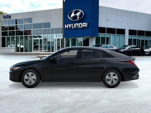 New 2026 Hyundai Elantra SE FWD image 3