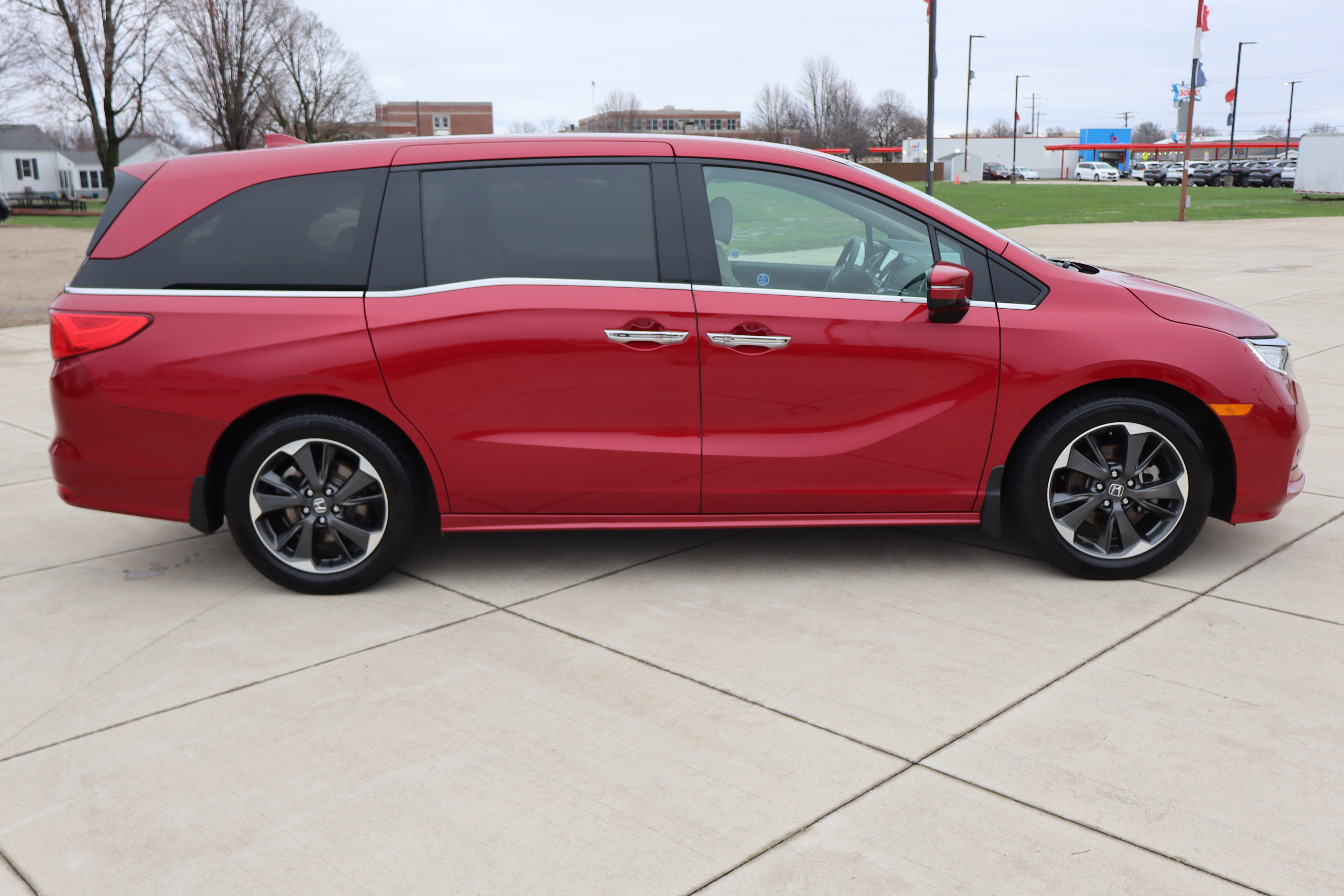 Used 2024 Honda Odyssey Elite image 5