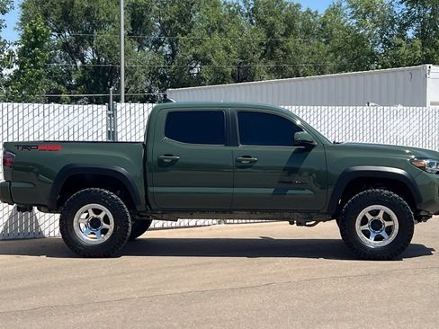 Used 2022 Toyota Tacoma TRD Off-Road w/ Technology Package AWD/4WD image 3