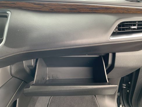 Used 2024 Chevrolet Suburban Premier image 31