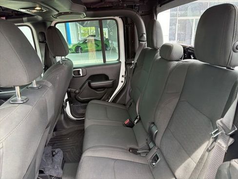Used 2021 Jeep Gladiator Sport AWD/4WD image 7