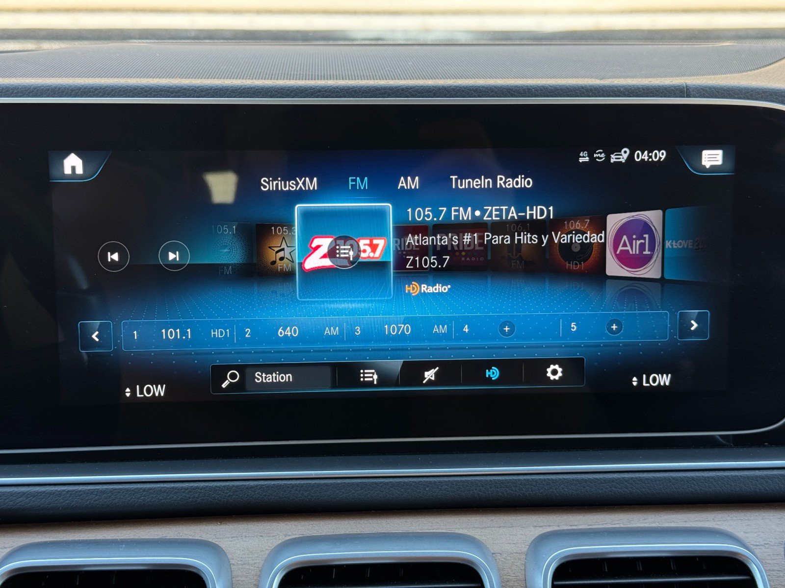 Used 2022 Mercedes-Benz GLE 450 4MATIC w/ AMG Line Exterior image 29