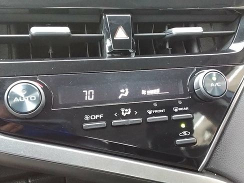 Used 2021 Toyota Camry SE FWD image 21