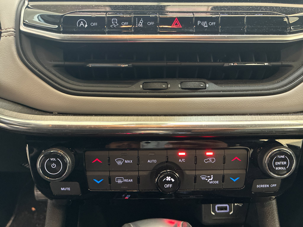 Used 2023 Jeep Compass Limited AWD/4WD image 19