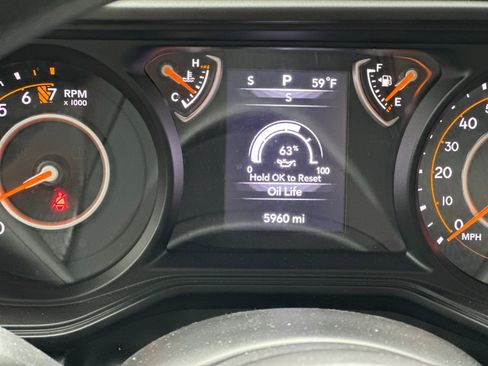 Used 2024 Jeep Gladiator Sport image 24