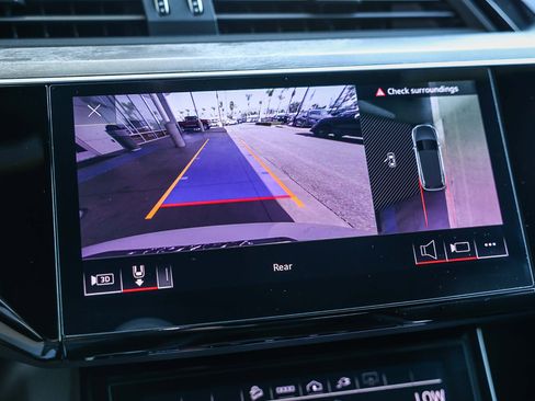 Used 2022 Audi e-tron Premium Plus w/ Premium Plus Package image 31