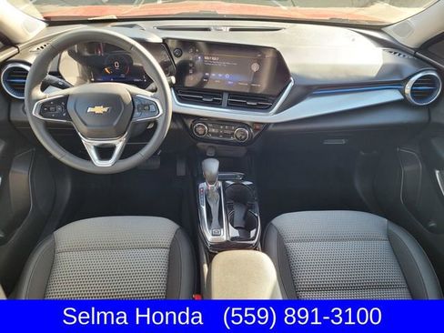 Used 2024 Chevrolet Trax LT w/ Driver Confidence Package image 9