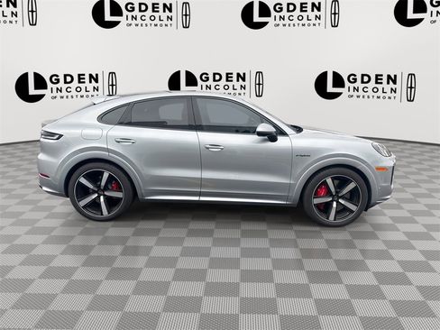 Used 2025 Porsche Cayenne Turbo image 9