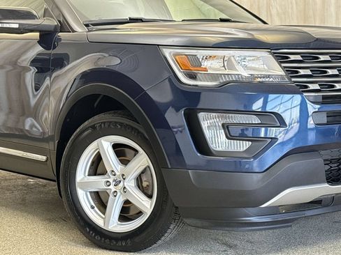 Used 2017 Ford Explorer XLT w/ Equipment Group 202A AWD/4WD image 3