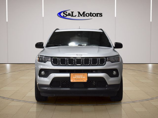 Certified 2024 Jeep Compass Latitude AWD/4WD image 2