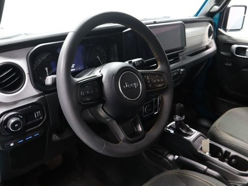 Used 2024 Jeep Wrangler Unlimited w/ Convenience Group image 24