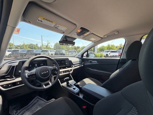 Used 2024 Kia Sportage LX AWD/4WD image 8
