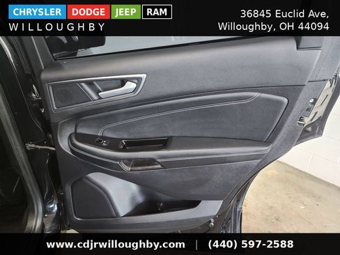 Used 2020 Ford Edge Titanium AWD/4WD image 32